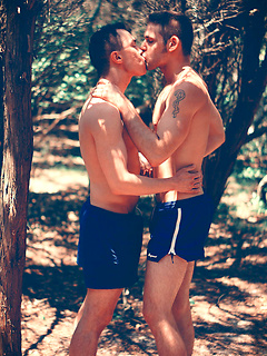 There is nothing better for two gay boys than pleasing each other outdoors